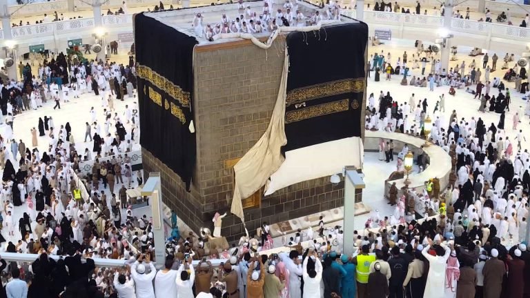Changing of Kiswa (Video)