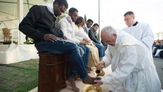 Pope Francis washes the feet of Muslim migrants.
