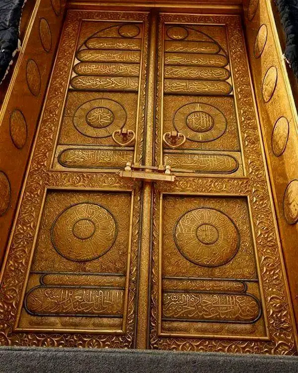 details of the door of the kabah