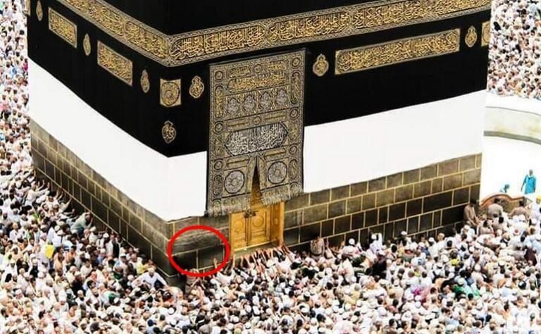Less known facts of Inside Kaaba in Mecca.