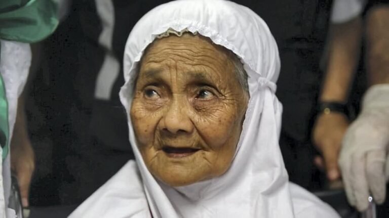 104 yrs old Mariah arrives for Hajj 2017