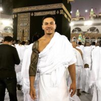 Muslim Rugby Player Sonny Bill Williams on Umrah