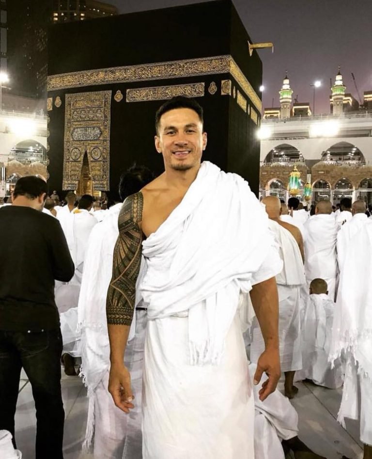 Muslim Rugby Player Sonny Bill Williams on Umrah
