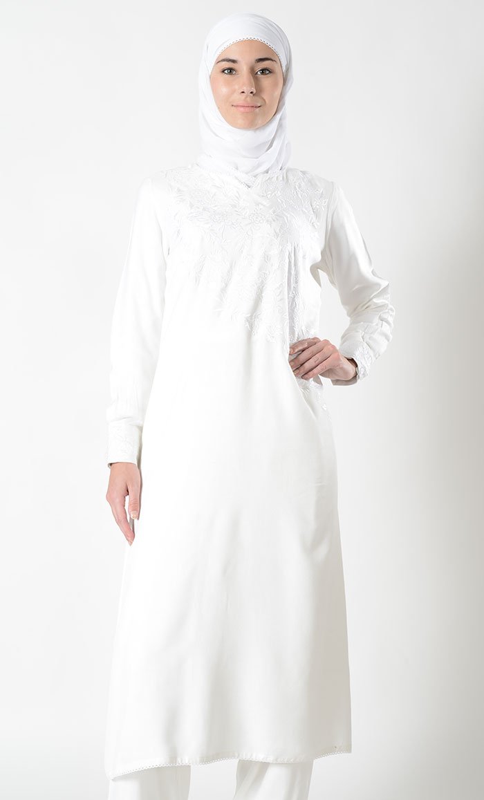 lk2700w embroidered extra long hajj umrah tunic frontzoom