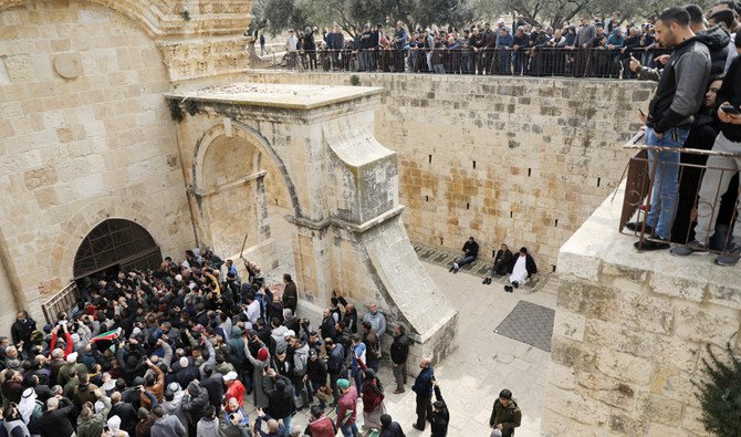 you are currently viewing muslims pray in banned area of al-aqsa for first time since 2003