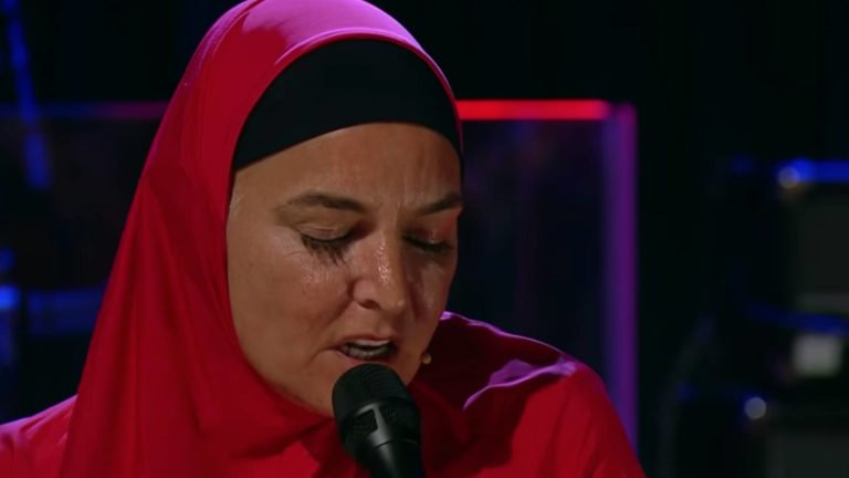 Sinéad O’Connor Performs in Hijab.Says : ‘I have been a Muslim all my life and I didn’t realise it’