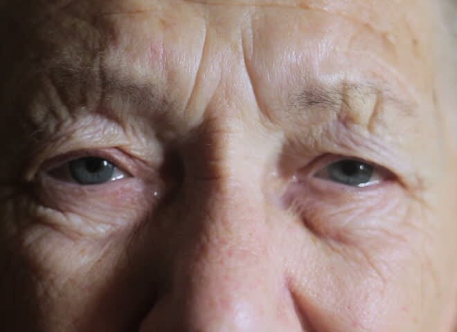 Pain of a mother whose Son doesn’t care and adab of treating Parents in their Old age.