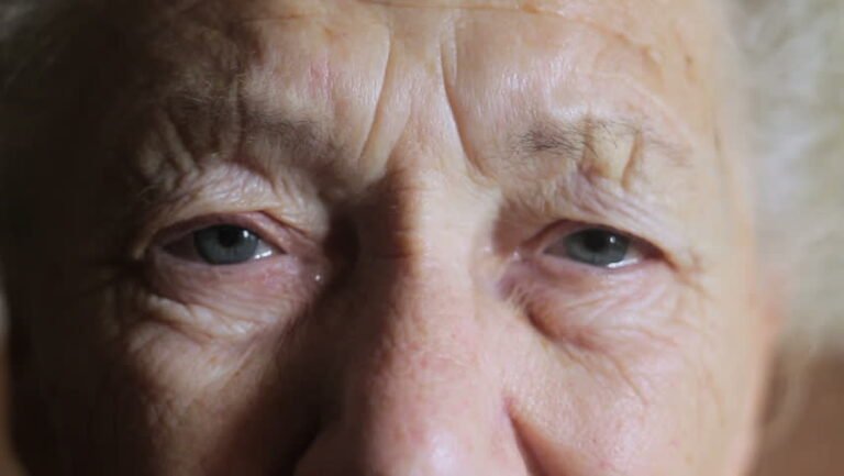 Pain of a mother whose Son doesn’t care and adab of treating Parents in their Old age.