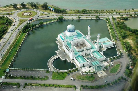 14 beautiful mosque to visit in malaysia