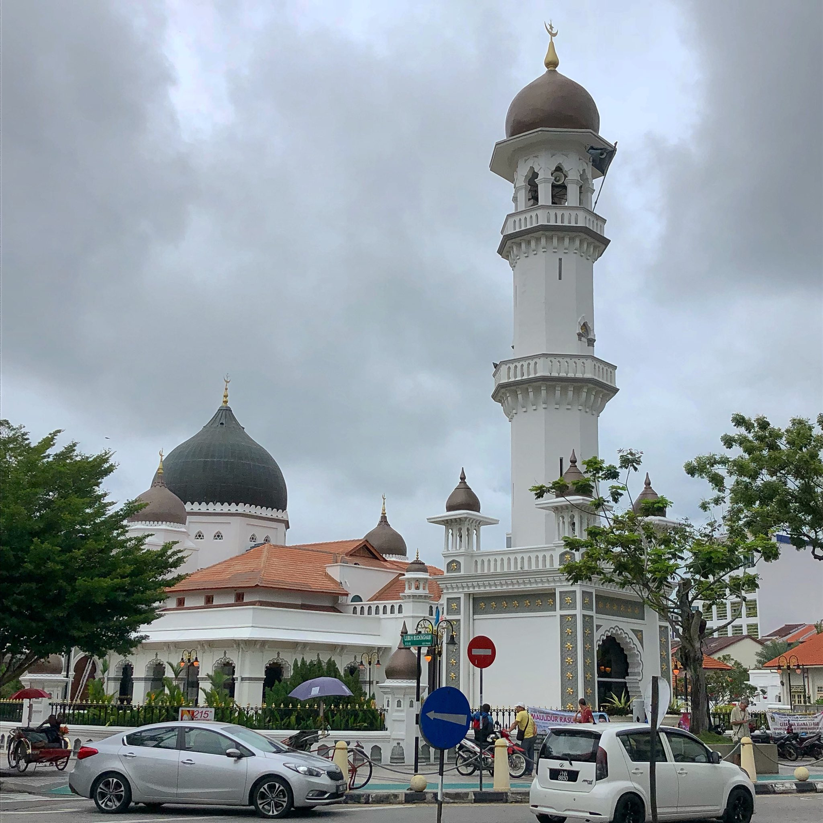 14 beautiful mosque to visit in Malaysia.