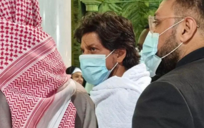 Pictures of Shahrukh Khan Performing Umrah goes viral
