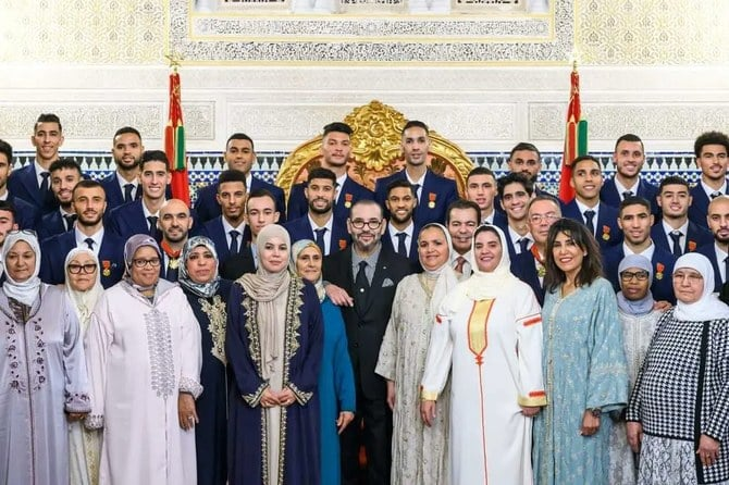 moroccan king mohammed vi poses with the morocco national football team and their mothers.