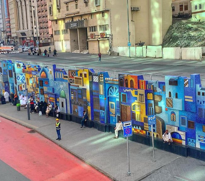 Makkah got the world’s longest calligraphic mural installed on road leading to Great mosque.