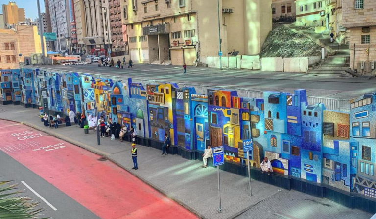 Makkah got the world’s longest calligraphic mural installed on road leading to Great mosque.