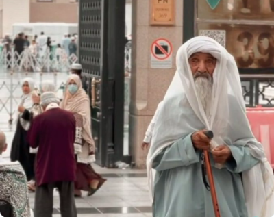 Video of Abdul Qadir Baksh, a Pakistani shepherd in Madina goes viral.