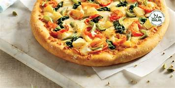 A halal pizza with cheese, chicken, and vegetables”.