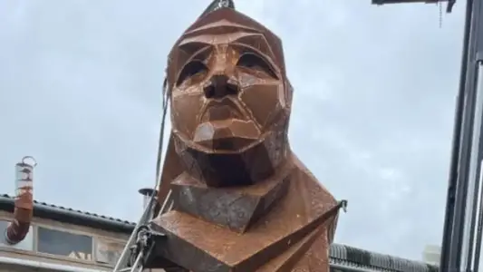 uk introduces first hijab sculpture to celebrate strength of the hijab